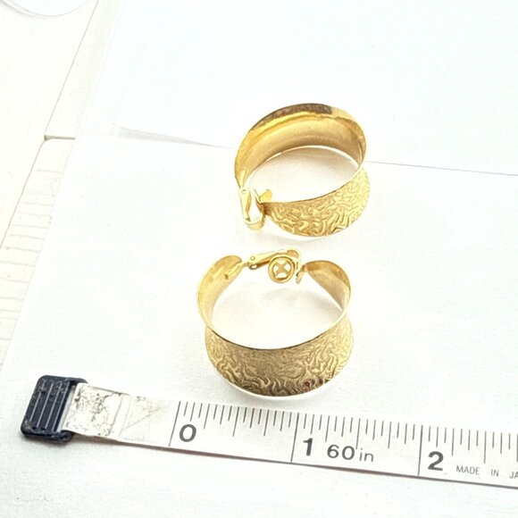 Vintage Textured Gold Tone Wide Hoop Clip-On Earrings Bold Statement Jewelry - Picture 9 of 9